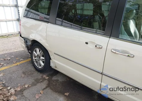 2008 Chrysler Town & Country Limited z USA, uszkodzony, nr VIN 2A8HR64X18R123125